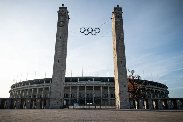 Berliinin olympiastadionin portti ja tornit