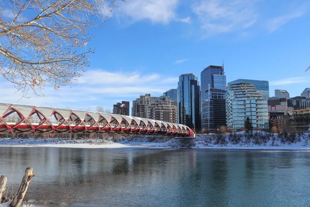 Calgaryn keskusta ja Peace Bridge -silta